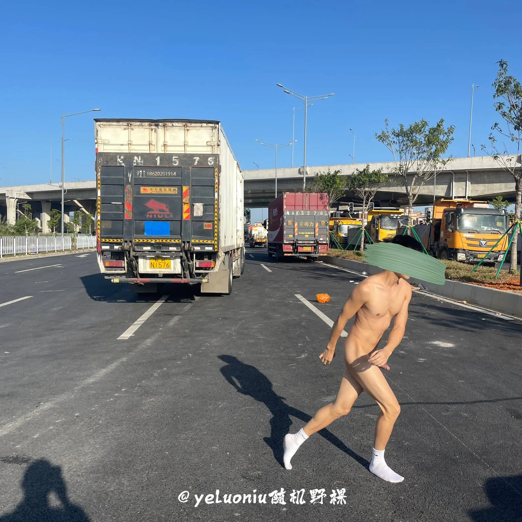 YELUONIU 随机野裸 PRIVATE SET