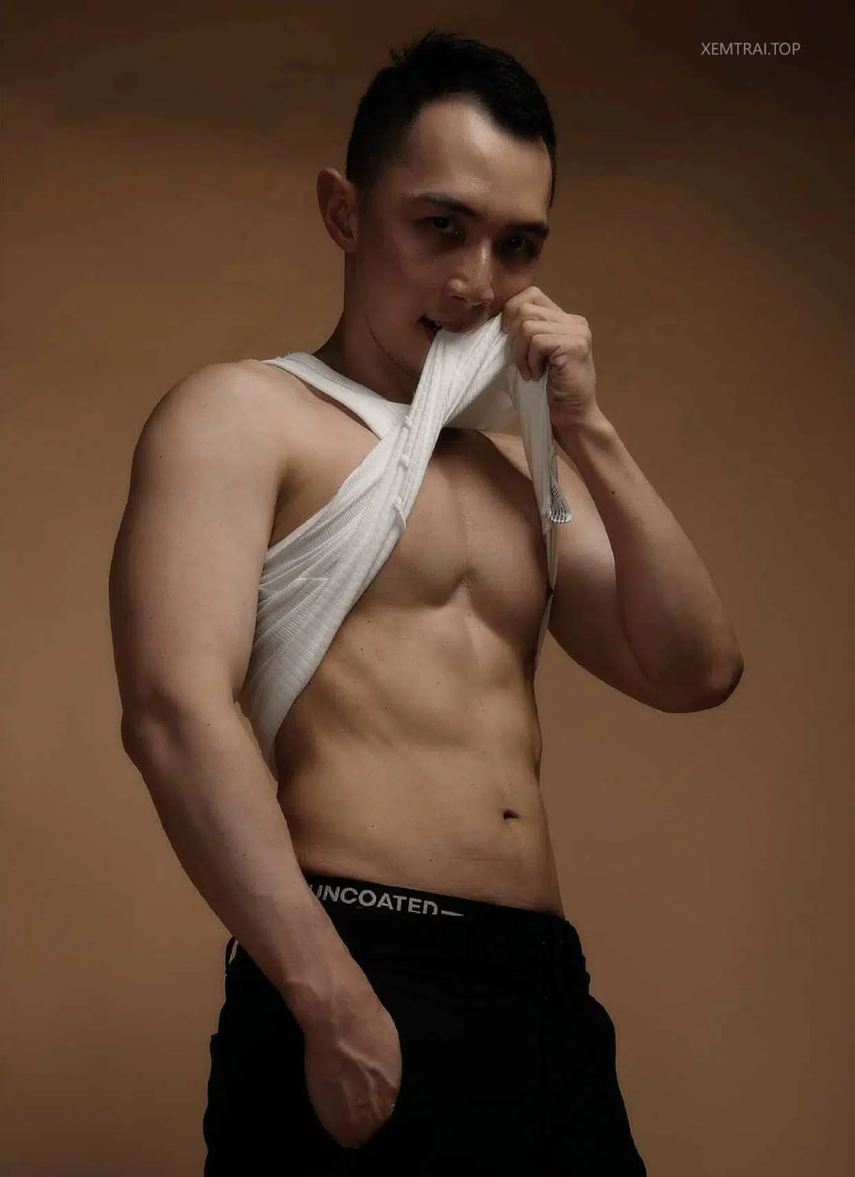 佰男誌–個人男體寫真[隱約] WANWAN-初 ‖ R+【PHOTO】