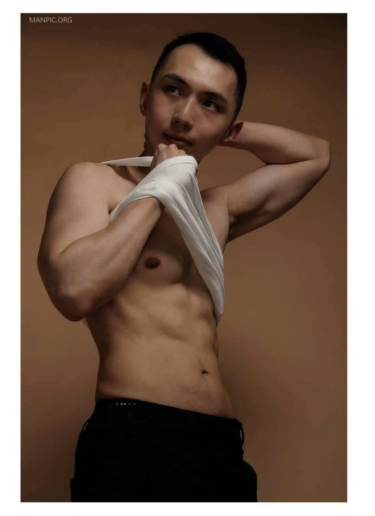 佰男誌–個人男體寫真[隱約] WANWAN-初 ‖ R+【PHOTO】
