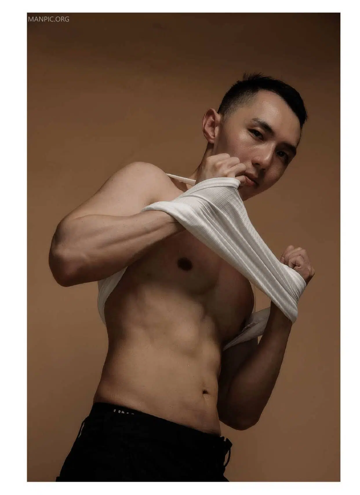 佰男誌–個人男體寫真[隱約] WANWAN-初 ‖ R+【PHOTO】