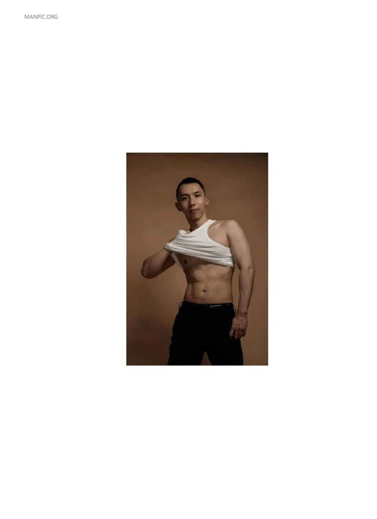 佰男誌–個人男體寫真[隱約] WANWAN-初 ‖ R+【PHOTO】