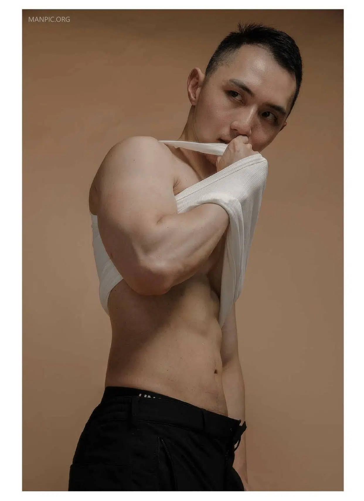 佰男誌–個人男體寫真[隱約] WANWAN-初 ‖ R+【PHOTO】